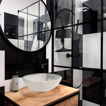 1-bedroom Comfort - Free Parking - By Upstairs * 크라쿠프